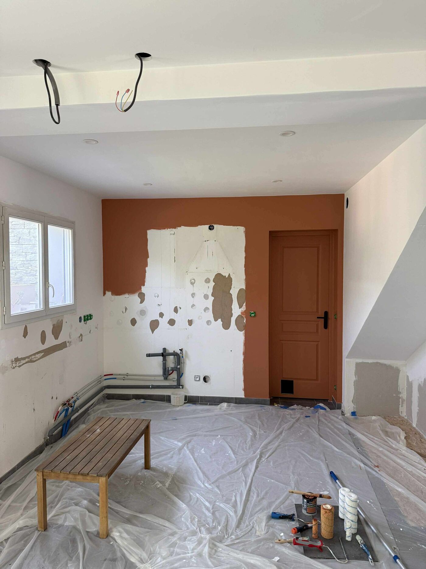 Aménagement de la niche sous l'escalier avant habillage